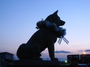 ＪＲ奥羽本線大館駅前　忠犬ハチ公像